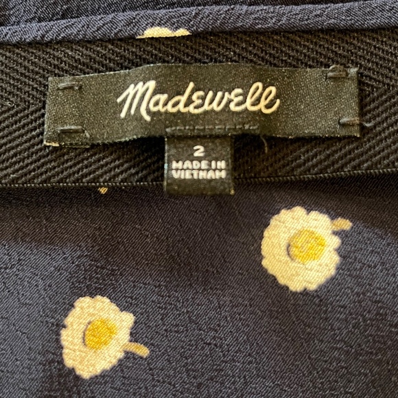 Madewell skirt, size 2, navy with delicate flowers, hidden elastic waist. - Picture 2 of 3